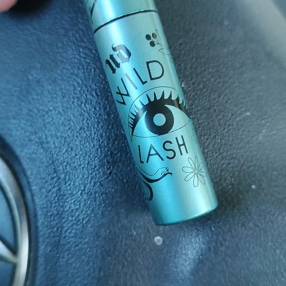 3/$30 NIB Urban Decay Mini Wild Lash Volumizing Mascara dark black - Picture 4 of 6